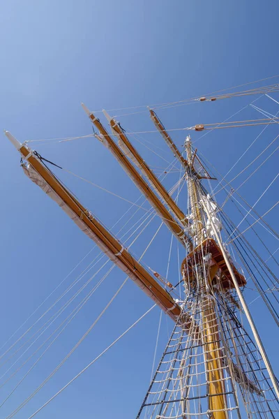 Mastro Navio Sobre Céu Azul — Fotografia de Stock