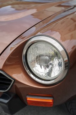 Diano Marina, Imperia, İtalya - 21 Mayıs 2023: Klasik araba baskınları sırasında sokağa park edilmiş bir FIAT klasik arabasının ayrıntılarını kapat