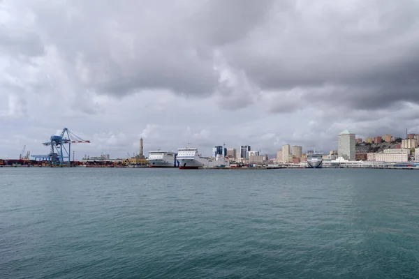 Akdeniz 'in en önemli limanlarından biri olan Cenova Limanı.