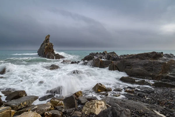 Waves Crashing Rocky Beach Called Galeazza Province Imperia Liguria Northwestern — Stock Photo, Image