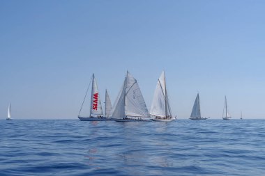 Imperia, İtalya - 10 Eylül 2023: Imperia Körfezi 'ndeki tarihi tekne yarışı, İtalya