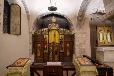 Bari, İtalya - 29 Ekim 2023: Güney İtalya 'daki Apulia bölgesindeki Aziz Nikolai Bazilikasının mahzeninde