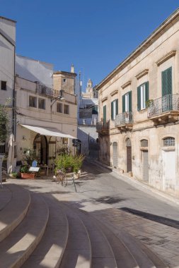 Ostuni, İtalya - 30 Ekim 2023: Eski Ostuni kasabası, La Citta Bianca, Beyaz Şehir, Itria Vadisi, Apulia bölgesi