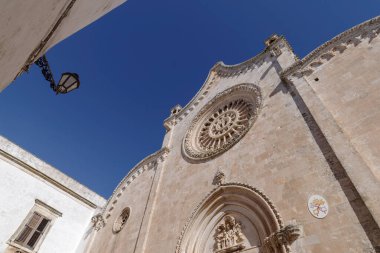 Katedral: İtalya 'nın Apulia bölgesindeki Ostuni' de Bakire Meryem Varsayımı