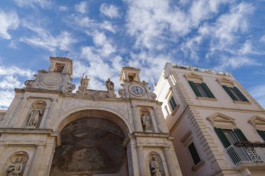 Matera, Basilicata, İtalya 'daki eski kasaba merkezinde eski Barok tarzı bir kilise.