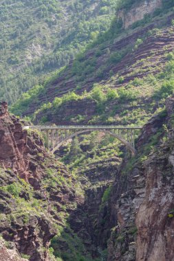 Daluis Vadisi 'ndeki taş köprü Fransa' nın Alpes-Maritimes Vadisi 'nde