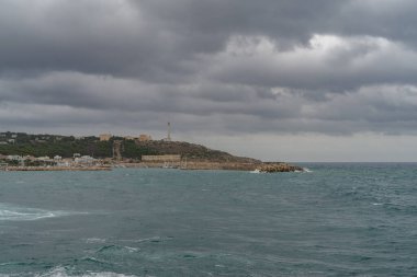 Punta Ristola 'nın batısındaki İyon kıyısı manzarası, Santa Maria di Leuca, Apulia, İtalya
