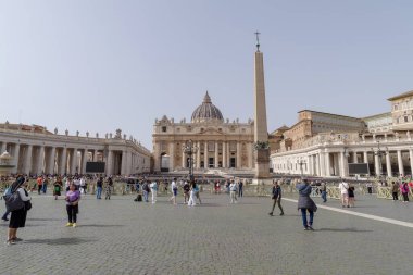 Vatikan - 15 Ekim 2024: Vatikan 'da Aziz Peter Meydanı, İtalya. Görüntü açık alandan alındı