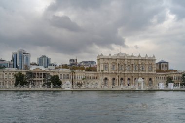 İstanbul, Türkiye - 11 Kasım 2024: İstanbul, İstanbul, Türkiye 'deki Dolmabahçe Sarayı