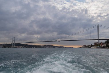 İstanbul Boğazı İstanbul, Türkiye 'de 15 Temmuz Şehitleri' nin asma köprü manzarası
