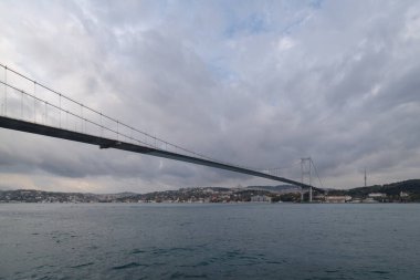 İstanbul Boğazı İstanbul, Türkiye 'de 15 Temmuz Şehitleri' nin asma köprü manzarası