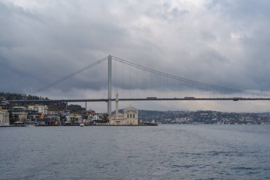 İstanbul Boğazı İstanbul, Türkiye 'de 15 Temmuz Şehitleri' nin asma köprü manzarası