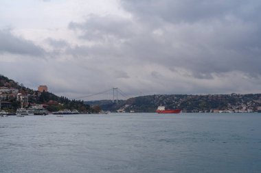 Fatih Sultan Mehmet Köprüsü, İstanbul, feribottan görülen İkinci Boğaz Köprüsü olarak da bilinir.
