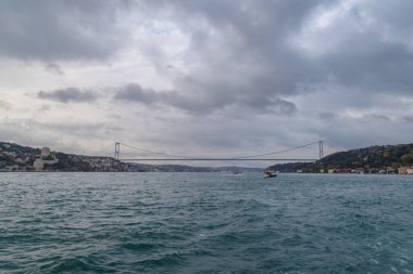 Fatih Sultan Mehmet Köprüsü, İstanbul, feribottan görülen İkinci Boğaz Köprüsü olarak da bilinir.