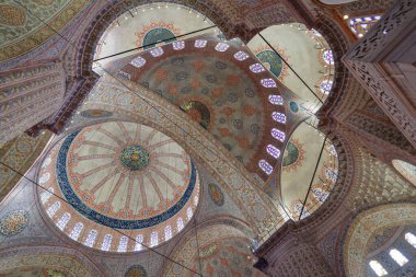Mavi Cami 'nin etkileyici tavanına İstanbul, Türkiye' deki Ahmed Camii de adı verildi