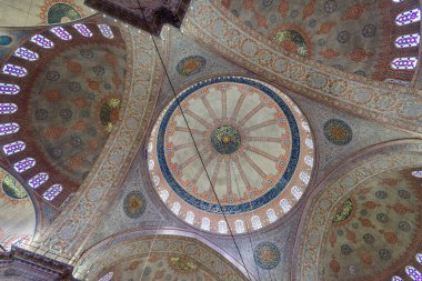 Mavi Cami 'nin etkileyici tavanına İstanbul, Türkiye' deki Ahmed Camii de adı verildi
