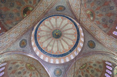 Mavi Cami 'nin etkileyici tavanına İstanbul, Türkiye' deki Ahmed Camii de adı verildi