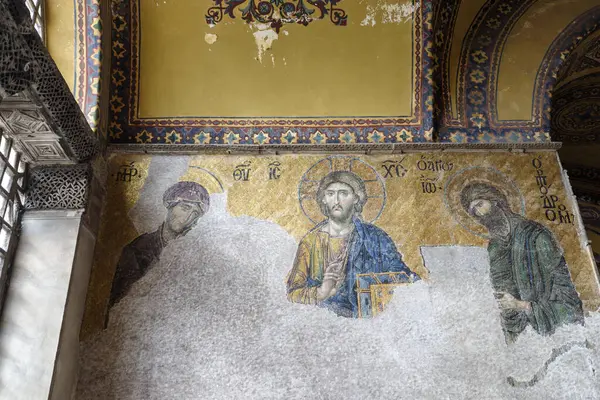 Eski bir Rum Ortodoks ataerkil bazilikası olan Ayasofya 'daki mozaik, daha sonra bir imparatorluk camisi ve şimdi de İstanbul, Türkiye' de bir müze.