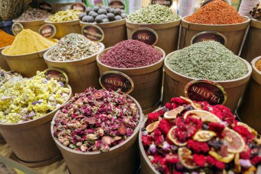 İstanbul, Türkiye 'deki Baharat Çarşısı' nda bitki çayı çeşitleri
