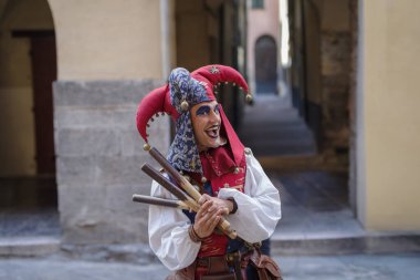 Taggia, İtalya - 15 Haziran 2024: İtalya 'nın Liguria bölgesindeki eski Pieve di Teco kasabasında tarihi yeniden canlandırma