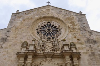 Roma Otranto Katedrali 'nin önündeki gül penceresi, Apulia, İtalya
