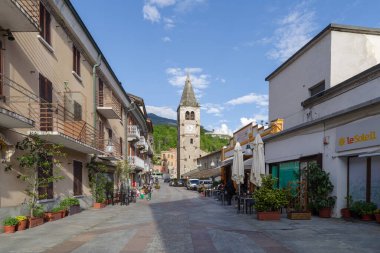 Saint Vincent, İtalya - 17 Mayıs 2024: Saint Vincent kasabasının tarihi merkezi, Aosta Vadisi Bölgesi, İtalya