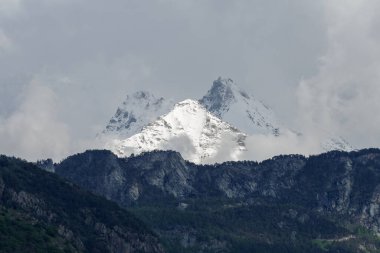Aosta Vadisi 'ndeki dağlık arazi, Saint Vincent, İtalya