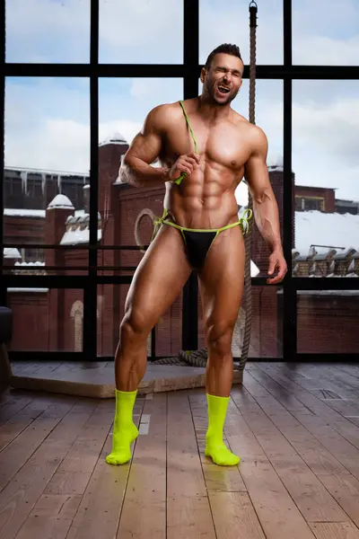 Schöner Nackter Mann Tanga Posiert Loft Studio Männliches Fitnessmodel Mit Stockbild