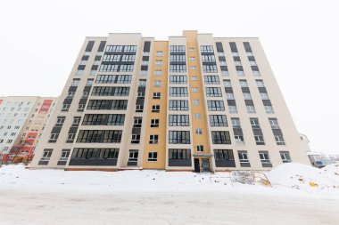 Kentsel Uyum Kışların Arasında Modern bir Vaha Sarılma, Gösterişli Parlak Çizgiler ve Serene Karla Kaplanmış Kuşatılmış.!