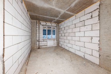 Ham Ufuklar Bitmemiş bir Uzay Beton ve Işık Yankısı Altındaki Dönüşümü Bekliyor.!