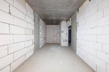 Ham Başlangıçlar İnşaatın Kalbine Bir Bakış Bitmemiş Duvarlar ve Beton Döşemeler Dönüşümlerini Bekliyor.!