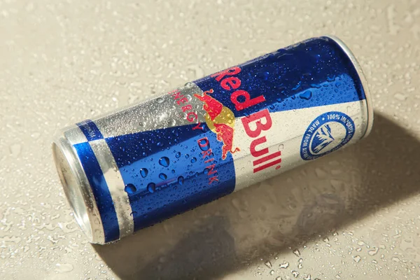 Mykolaiv Ukrajna Május 2023 Red Bull Energy Drink Can Water — Stock Fotó
