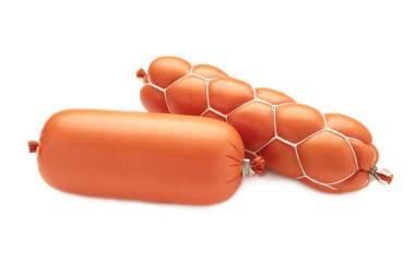 Beyaz arka planda izole edilmiş taze domuz haşlanmış sosisi. Üst görünüm