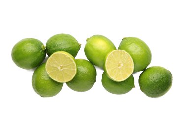 Beyaz arka planda yarı izole edilmiş yeşil kireç. en üstteki görünüm