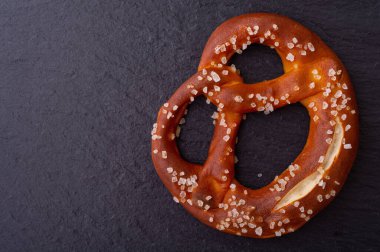 Kraker - geleneksel Bavyera atıştırmalığı, bira festivaline - Ekim Festivali