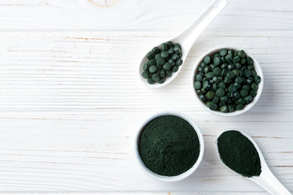 Спирулина. Здоровая пища. Натуральный органический антиоксидант .  