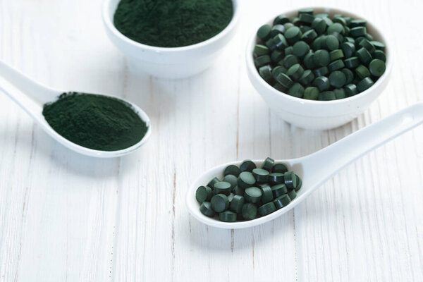 Спирулина. Здоровая пища. Натуральный органический антиоксидант .  