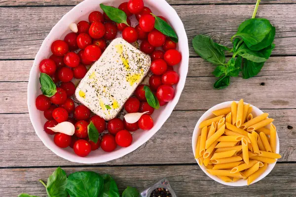 Gesunde Vegetarische Italienische Feta Pasta Fertig Gebacken Top Konkurrenz lizenzfreie Stockbilder