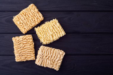 Kuru sarı hazır erişte. Asya Fast Fast arka plan görüntüsü