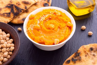 Nohuttan güzel yemekler, balkabağı humusu. İsrail ve Arap mutfağı. Üst görünüm