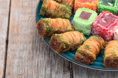 Arap baklavalı Türk lokması. Raf lokum fotoğrafçılık. Üst görünüm