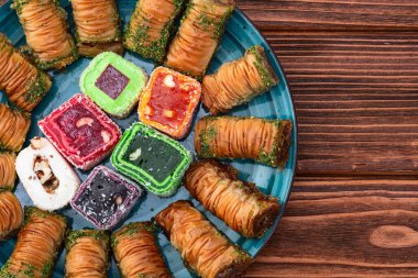 Arap baklavalı Türk lokması. Raf lokum fotoğrafçılık. Üst görünüm