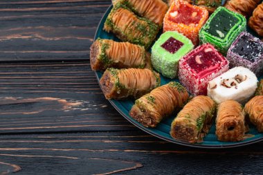 Arap baklavalı Türk lokması. Raf lokum fotoğrafçılık. Üst görünüm