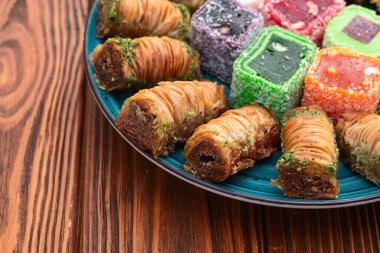 Arap baklavalı Türk lokması. Raf lokum fotoğrafçılık. Üst görünüm