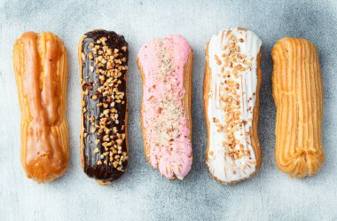 Pastel kaplamalı geleneksel Fransız tatlısına çeşitli eklerdik. Yemek fotoğrafçılığı