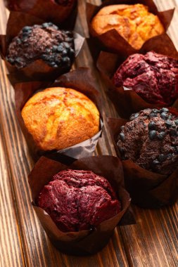 Çikolata, vanilya ve böğürtlen karışımı. En iyi görüntü fotoğrafçılığı