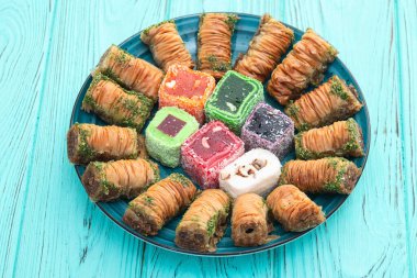 Arap baklavalı Türk lokması. Raf lokum fotoğrafçılık. Üst görünüm