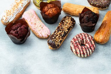 Çikolata, vanilya ve böğürtlen karışımı. En iyi görüntü fotoğrafçılığı