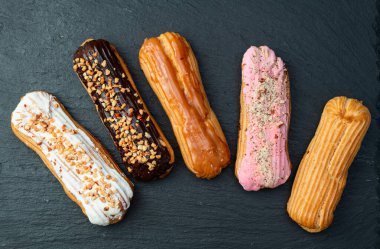 Pastel kaplamalı geleneksel Fransız tatlısına çeşitli eklerdik. Yemek fotoğrafçılığı