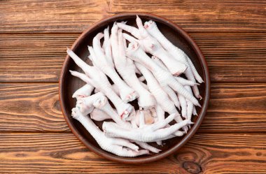 Saf tavuk ayağı (patiler) Kırsal arkaplan fotoğrafçılığının üst görünümü